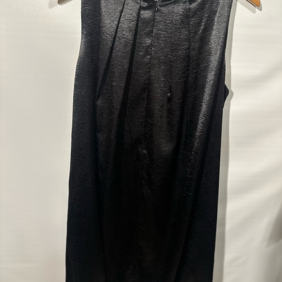 Elegant Black Sleeveless Dress - Picture 2 of 7